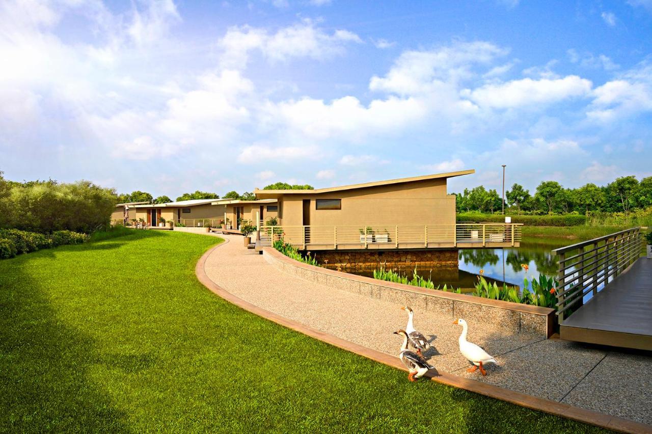 Life At Repose- Lake Villas Resort & Club Chor Warodra Eksteriør billede