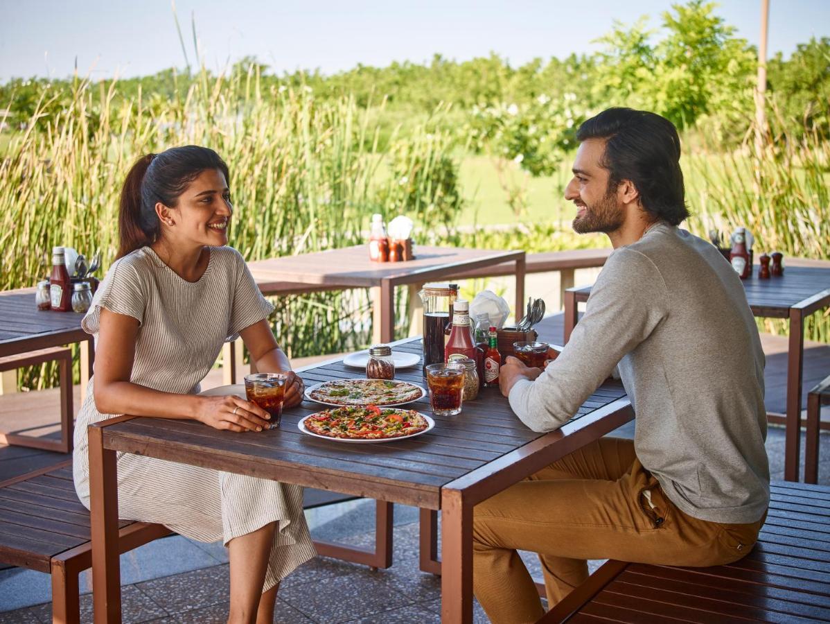 Life At Repose- Lake Villas Resort & Club Chor Warodra Eksteriør billede