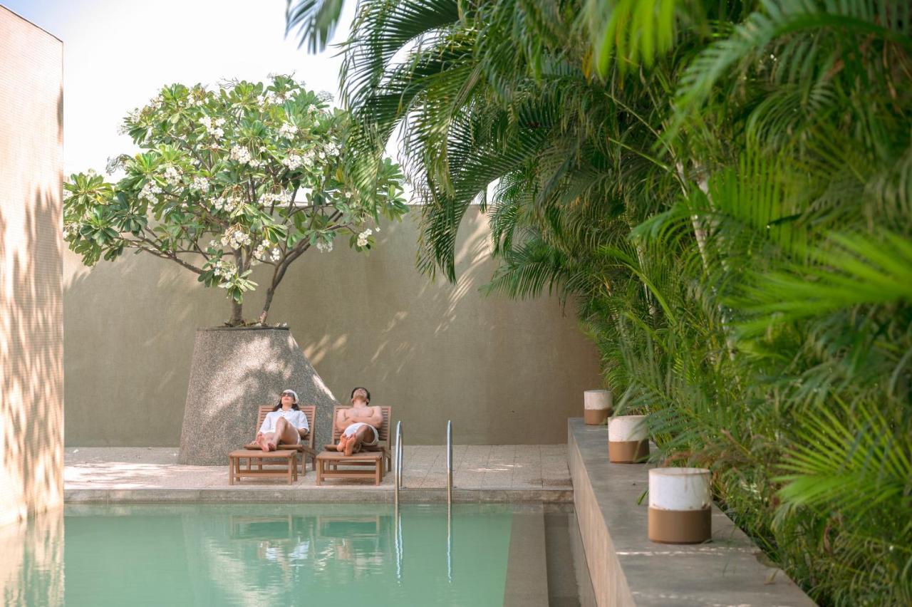 Life At Repose- Lake Villas Resort & Club Chor Warodra Eksteriør billede