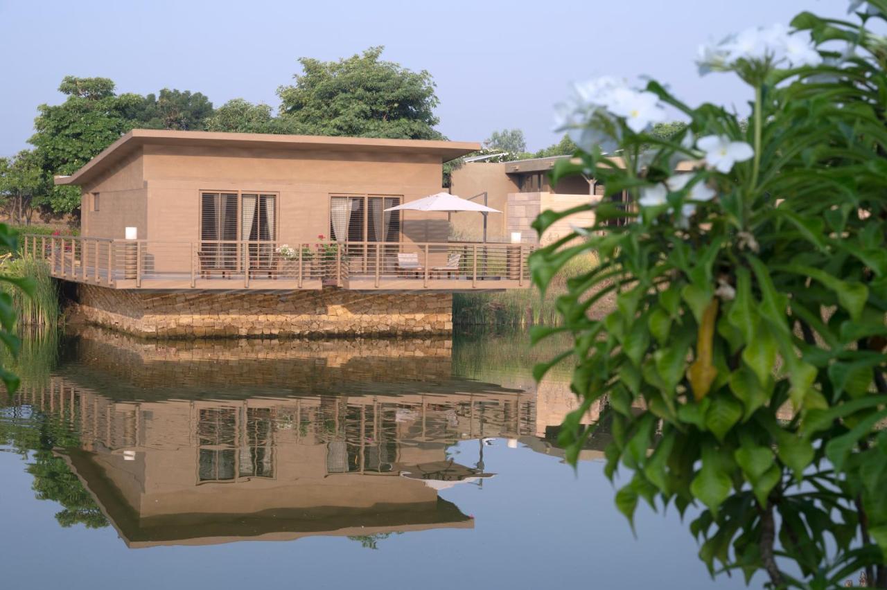 Life At Repose- Lake Villas Resort & Club Chor Warodra Eksteriør billede