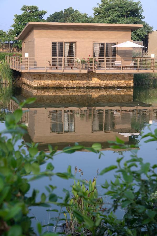 Life At Repose- Lake Villas Resort & Club Chor Warodra Eksteriør billede
