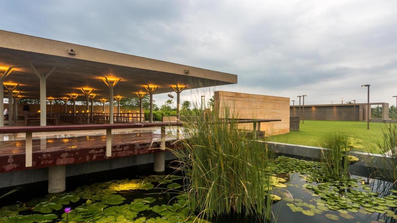Life At Repose- Lake Villas Resort & Club Chor Warodra Eksteriør billede