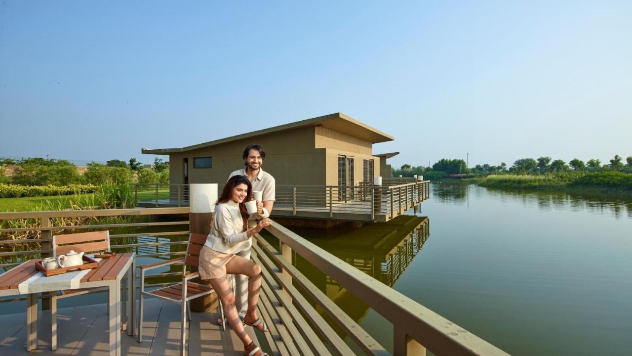 Life At Repose- Lake Villas Resort & Club Chor Warodra Eksteriør billede