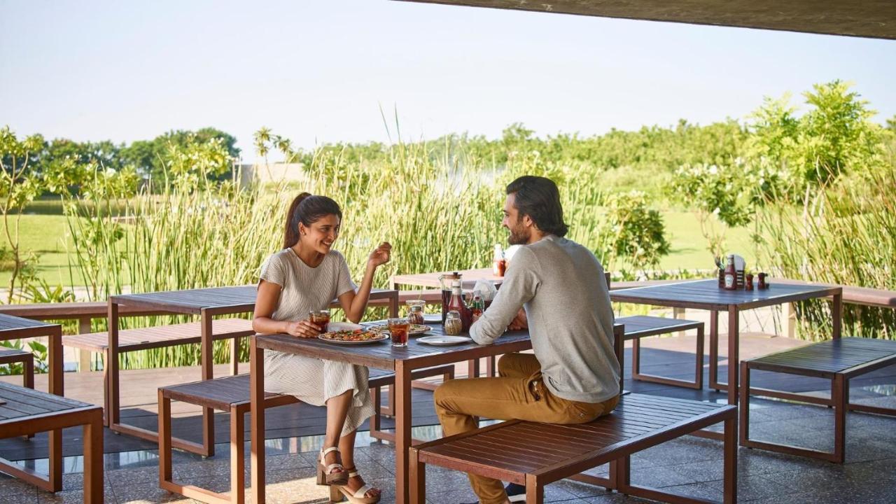 Life At Repose- Lake Villas Resort & Club Chor Warodra Eksteriør billede